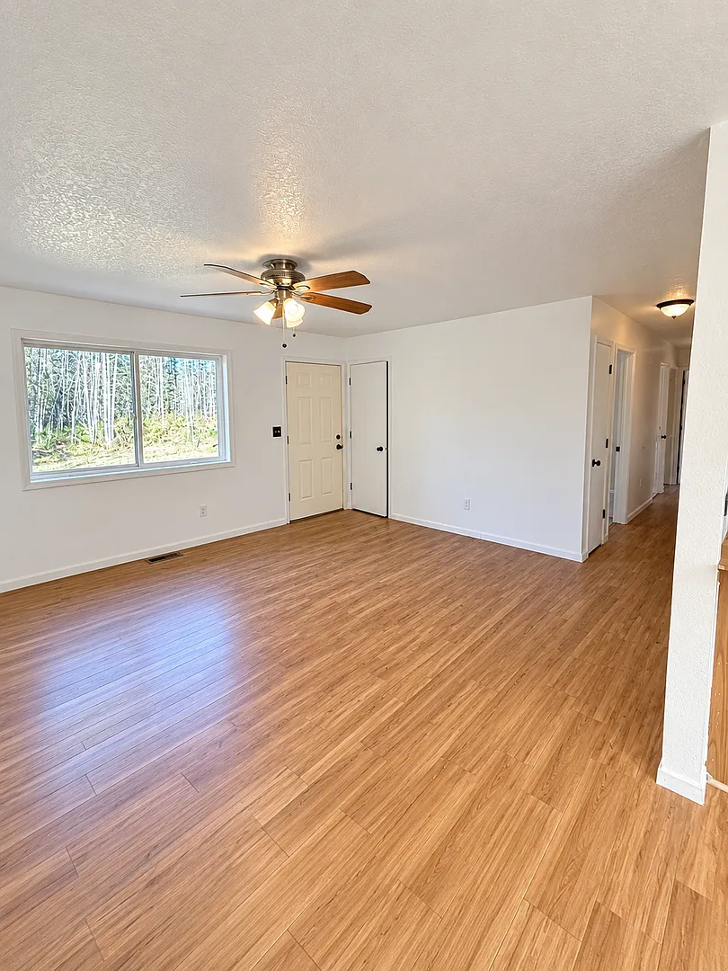 3 bed, 1 bathroom in North Pole! — Photo 4