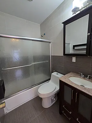 Bathroom, photo 1