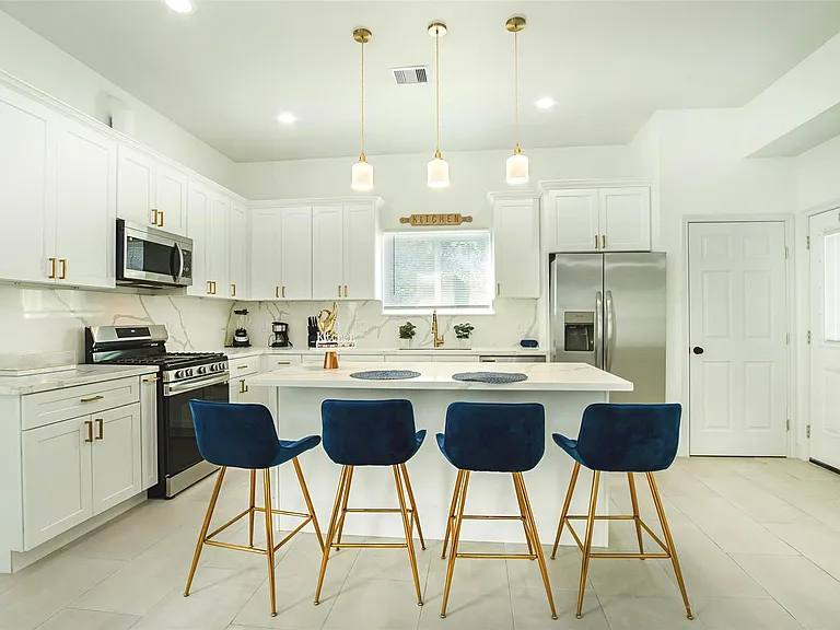 4114 Ward St — Photo 2