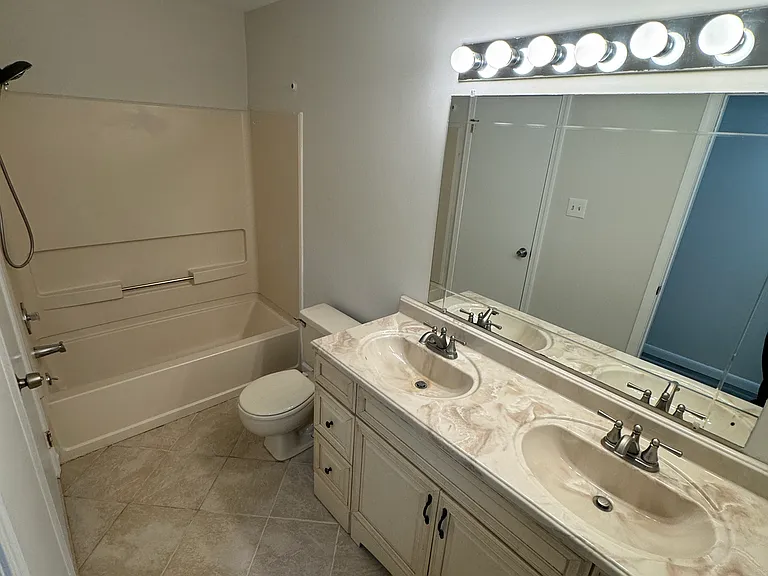 4834 Hawthorne Ln — Photo 17