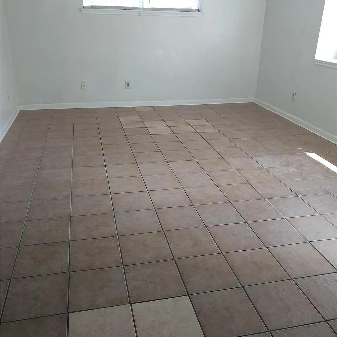 2 bed, 2.0 bath, 900 sqft, $1,200 — Photo 2