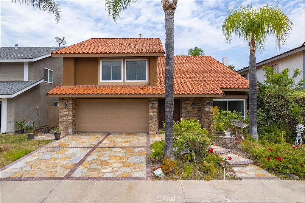 5 bed, 3.5 bath, 2672 sqft, $6,500 — Photo 1