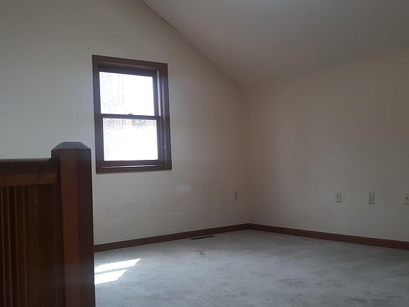 3rd image of 12 Mountain Ct
