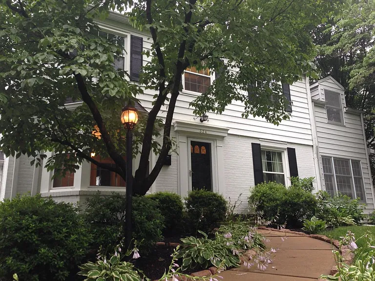 324 Oakley Ln — Photo 36