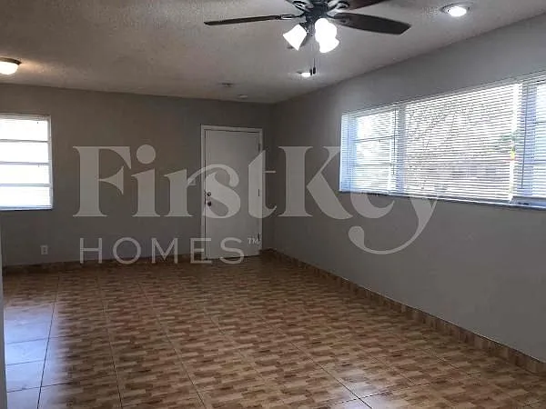 4 bed, 2.0 bath, 1491 sqft, $2,535 — Photo 4