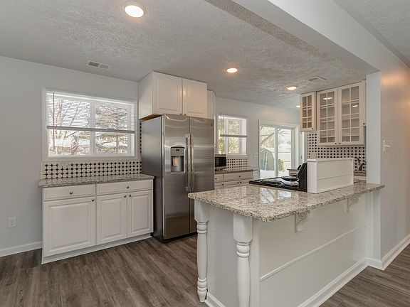 3rd image of 253 Sherwood Dr