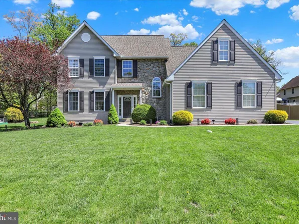 302 W Morlatton Rd, Douglassville, PA 19518