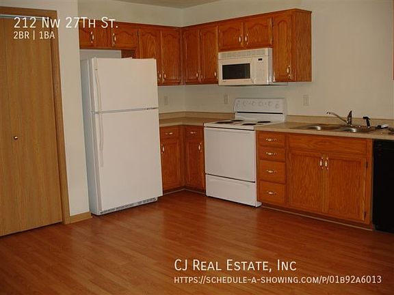 4th image of 212 NW 27th St