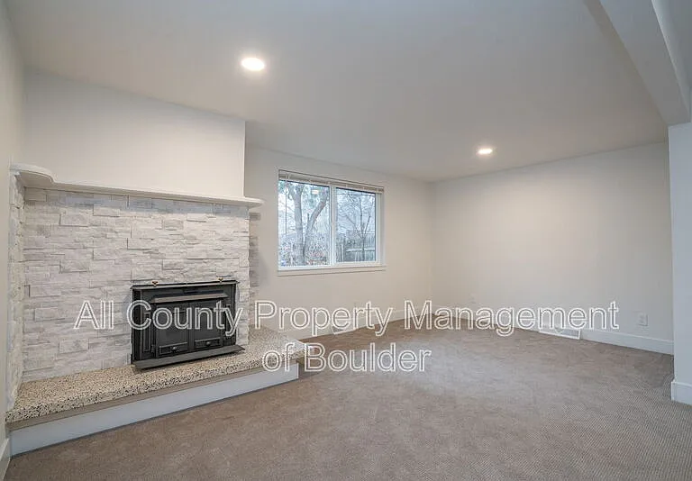 1117 Vivian St — Photo 19