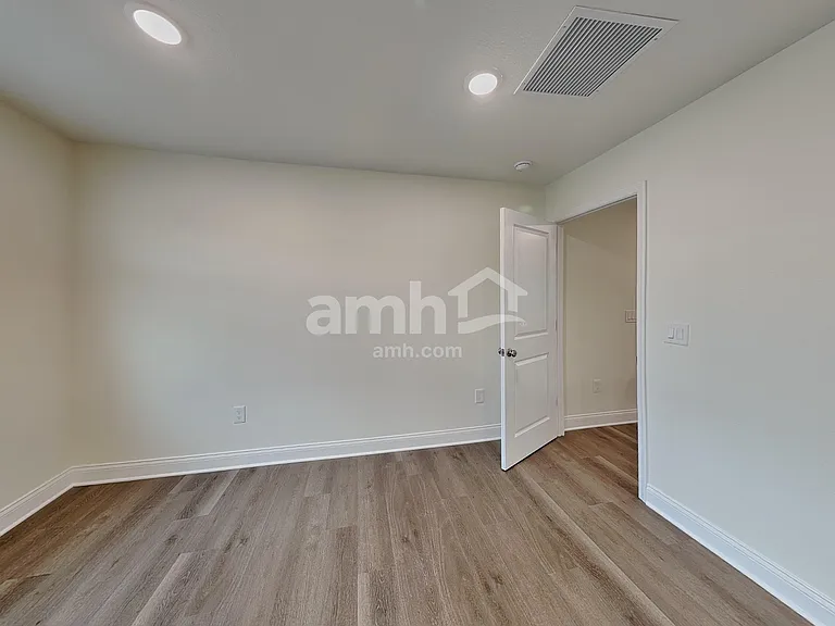 5739 Oesterle Rd — Photo 10