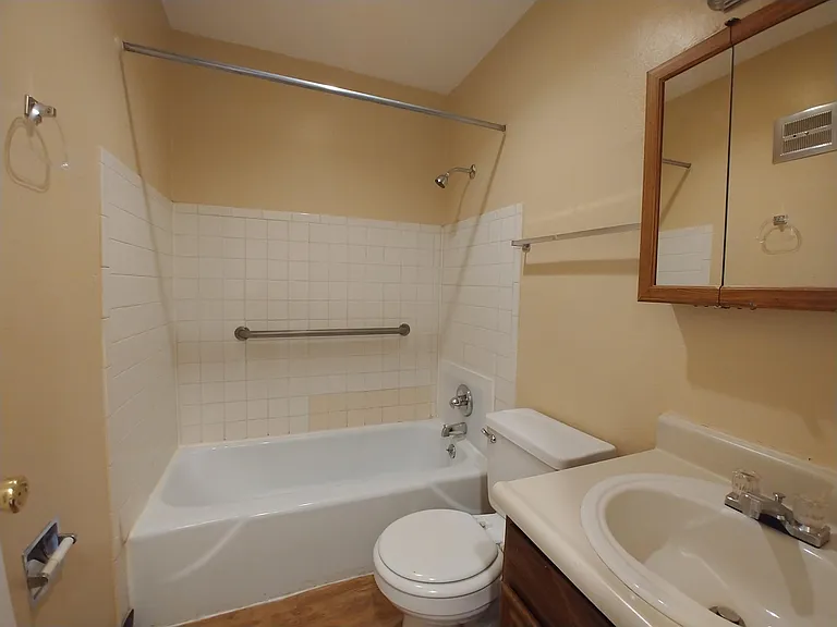 Bruin Manor (TS) — Photo 37