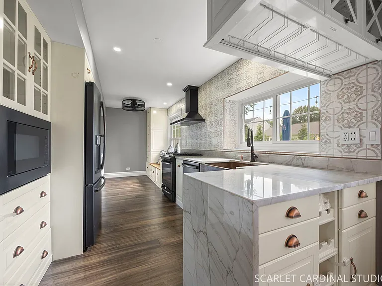 309 Newport Ln — Photo 6
