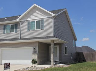 430 Foxtail Dr E, West Fargo, ND 58078