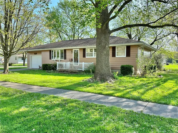 520 Logan St, Nokomis, IL 62075