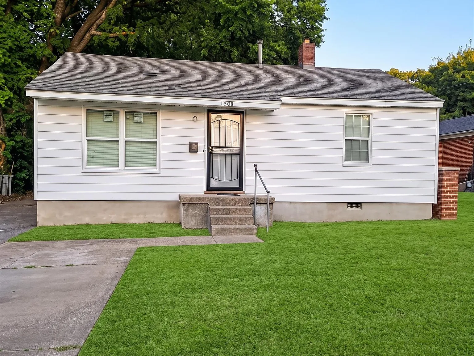 2 bed, 1.0 bath, 816 sqft, $900 — Photo 1