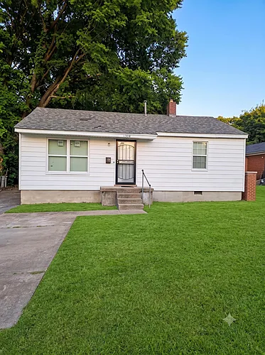 1590 Latham St E Photo 1 1590 Latham St E Photo 1