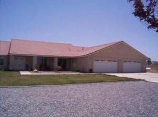 12063 Mission St, Oak Hills, CA 92344