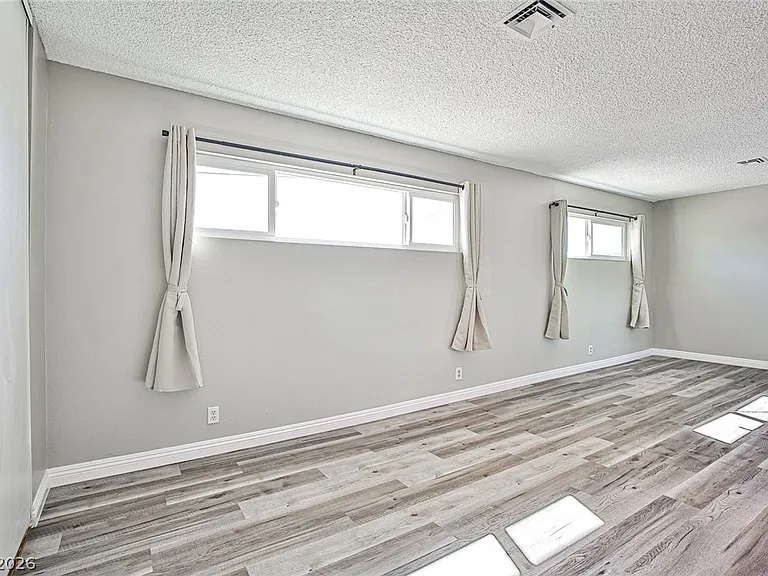 1320 Robin St — Photo 27
