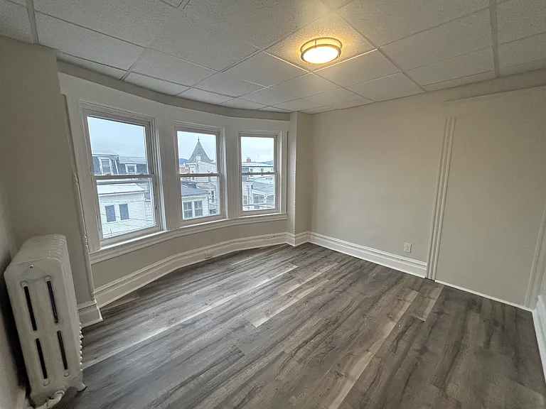 1316 W Walnut St #2W — Photo 6