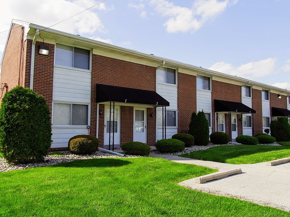 Front of Riverview Apartments