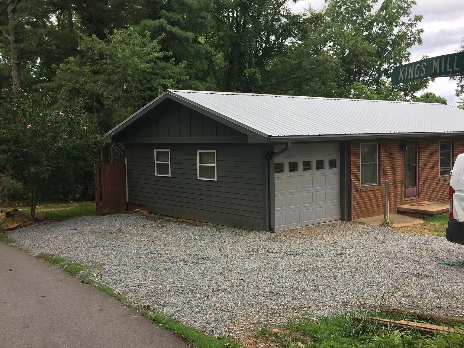 180 White Oak Ln — Photo 2