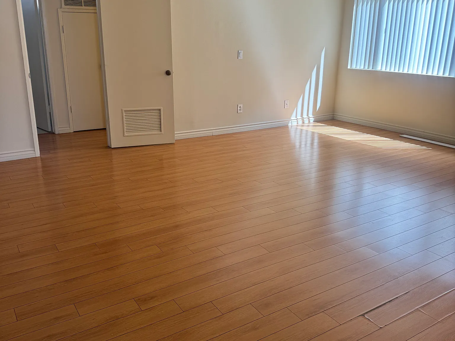 2 bed, 1000 sqft, $2,500 — Photo 2