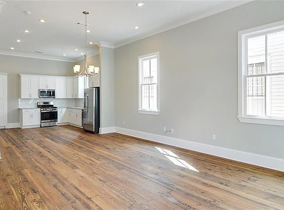 2nd image of 704 Josephine St