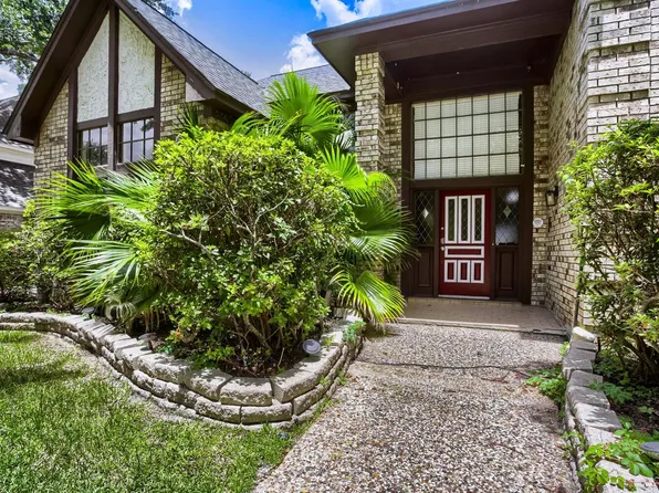 6906 Mossridge Dr, Houston, TX 77069