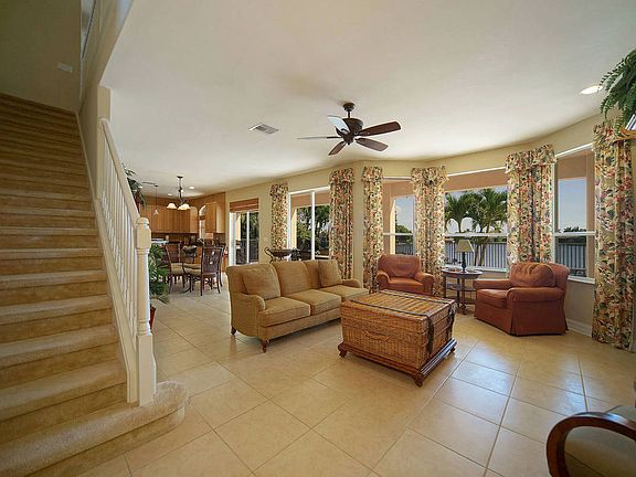 3rd image of 418 Cape Coral Pkwy W
