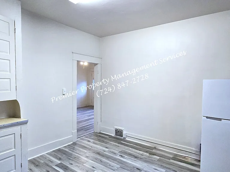 331 W North St — Photo 16