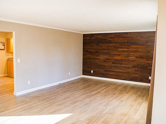 4th image of 104 N Main St