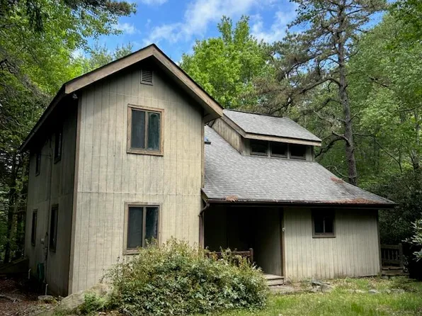 213 Split Rock Ln, Pocono Pines, PA 18350