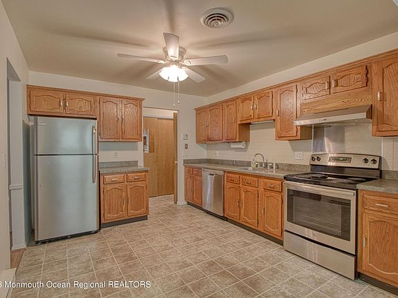 2nd image of 1 Darien Court