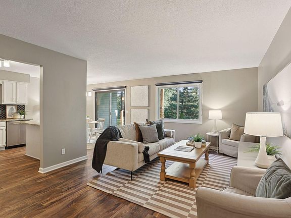 4th image of 997 Heritage Ct E