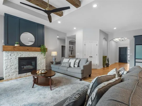 19485 W 202nd St, Spring Hill, KS 66083