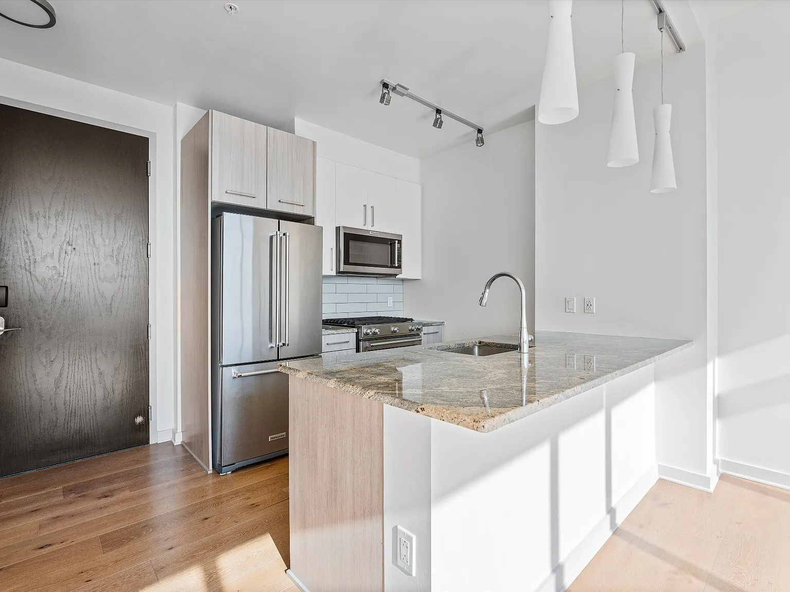 1 bed, 1.0 bath, 738 sqft, $2,500 — Photo 4
