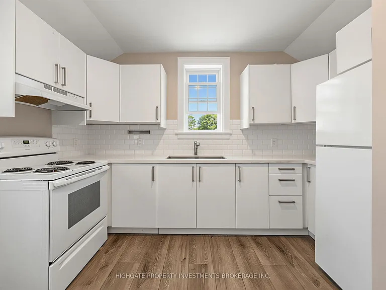 107 Kent St #UPPER — Photo 3