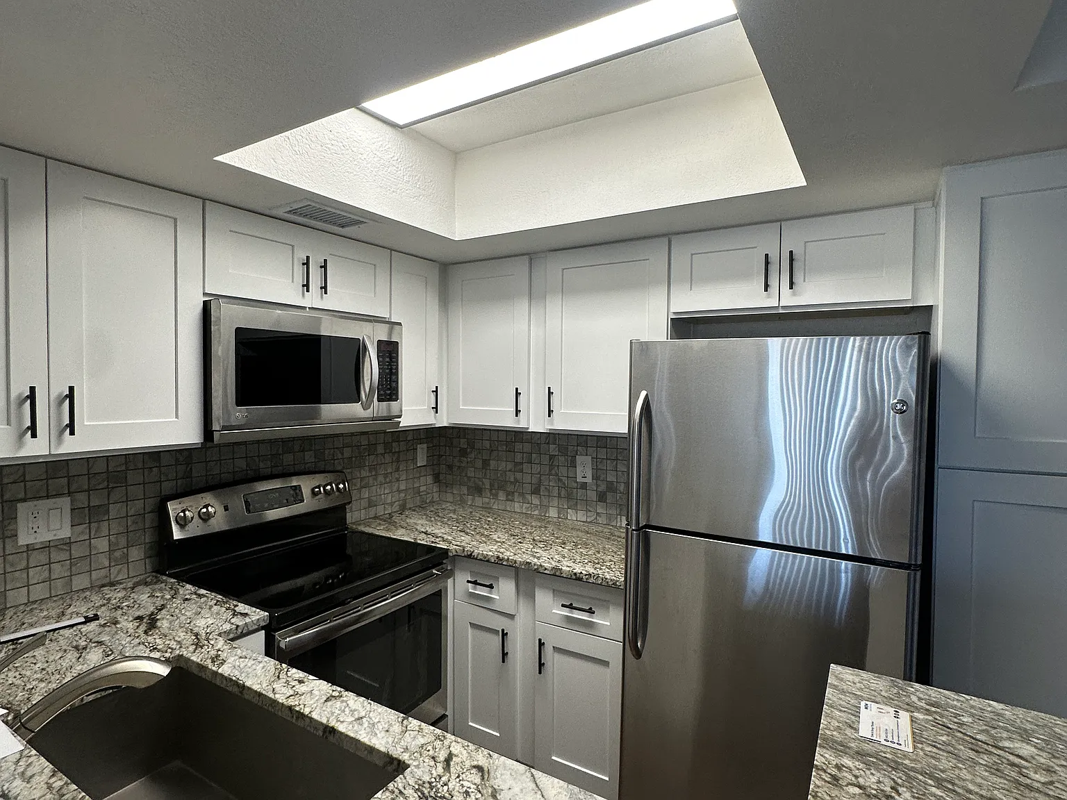 2 bed, 821 sqft, $1,420 — Photo 3