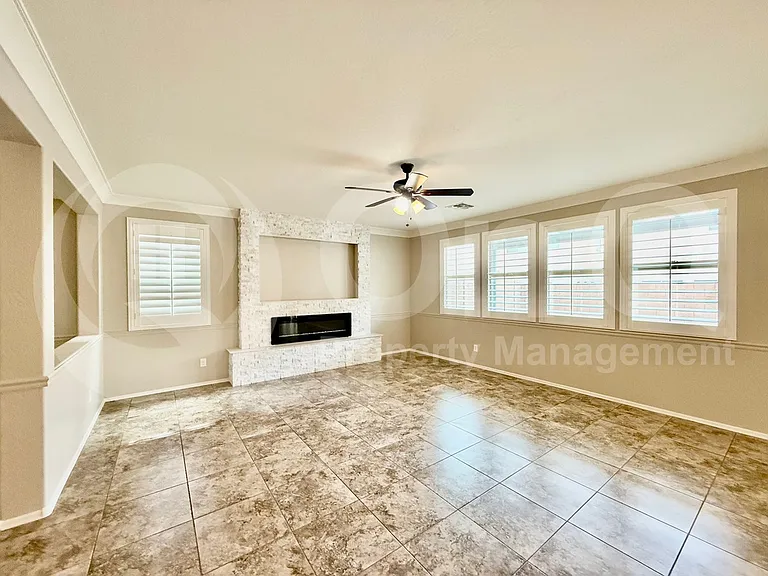 12025 W Avenida Del Rey — Photo 10