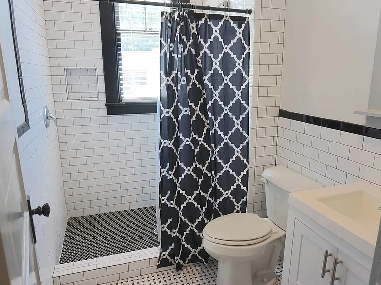 2411 Habersham Melrose — Photo 15
