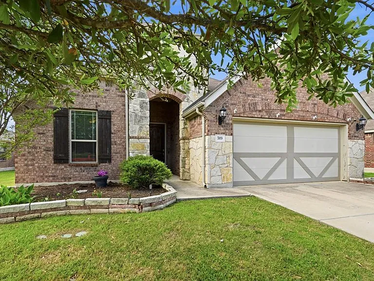 703 N Emory Cv — Photo 1