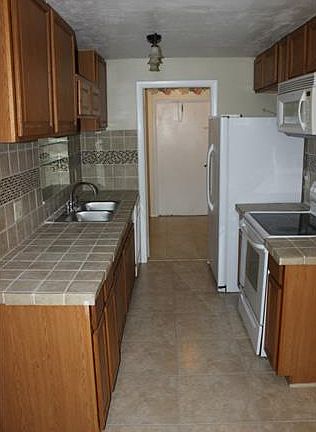 4th image of 4635 Meridian Cir