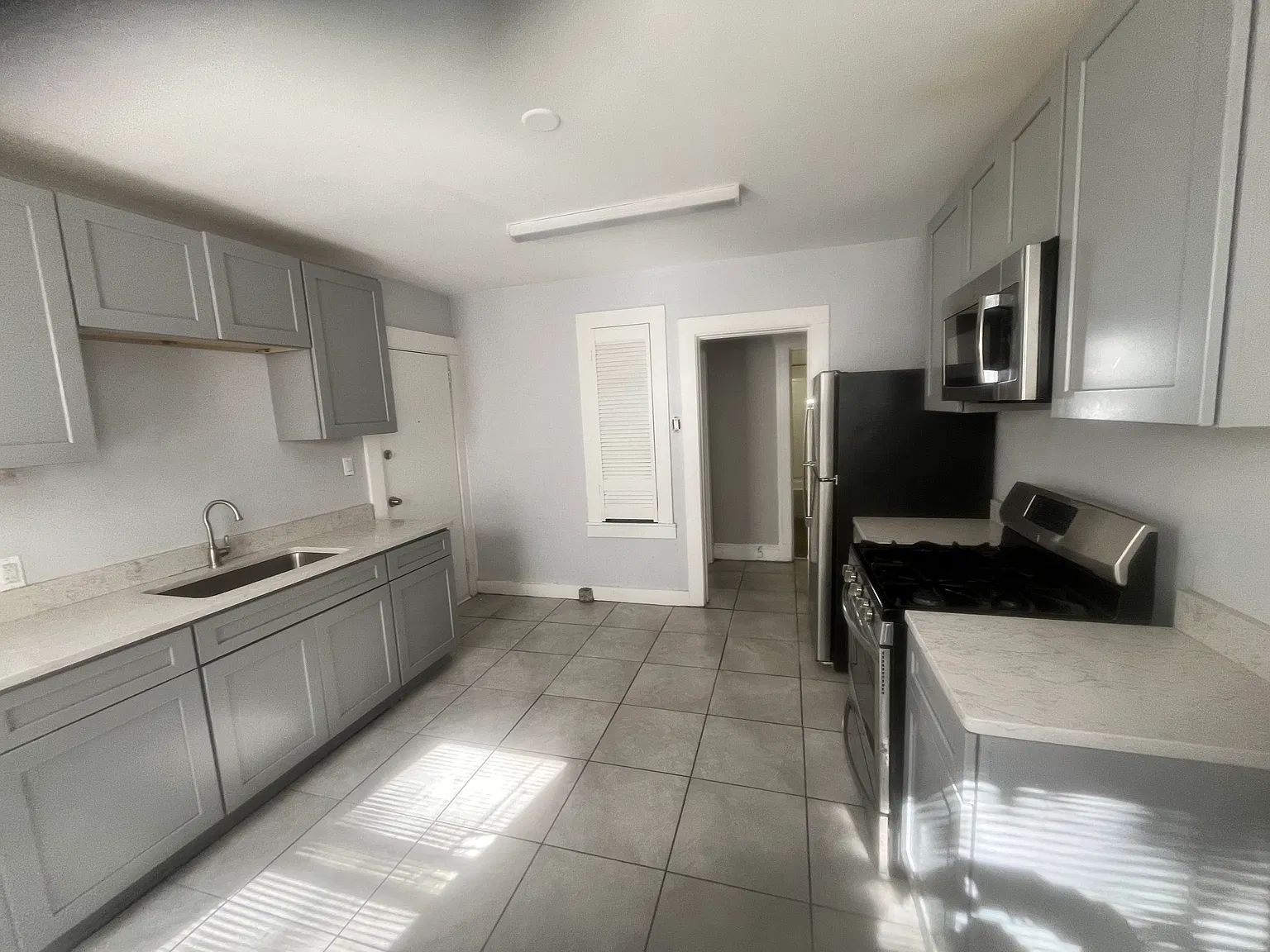 2 bed, $1,400 — Photo 2