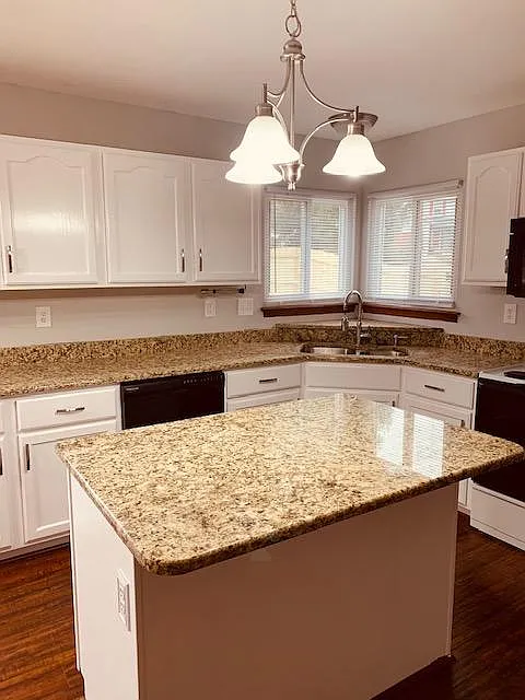 14 Forest Haven Ct — Photo 3