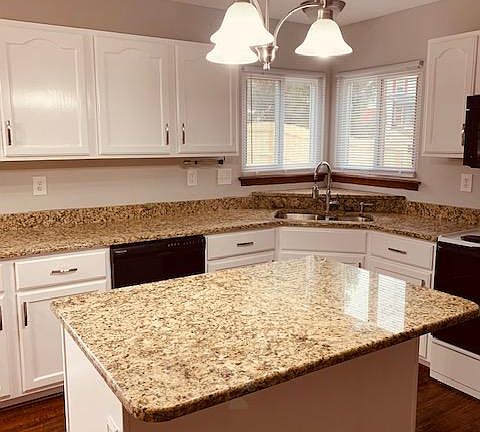 3rd image of 14 Forest Haven Ct