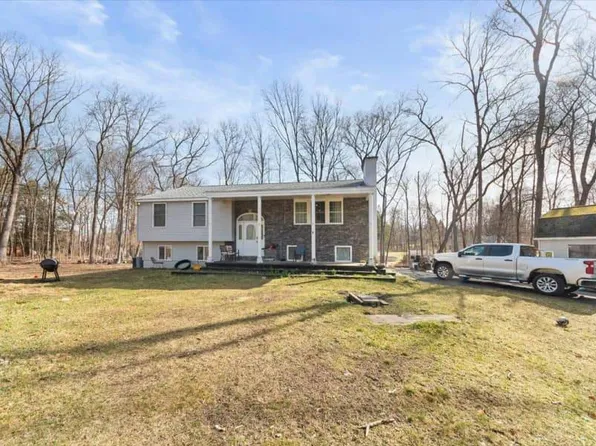 37 Woodland Dr, Poughquag, NY 12570