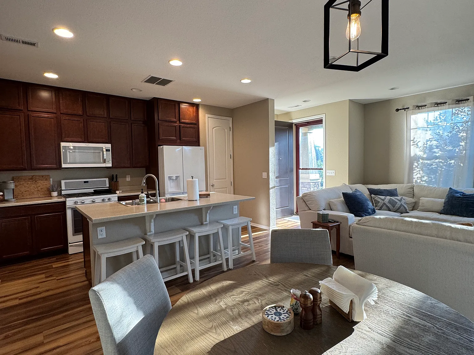 3 bed, 1532 sqft, $4,195 — Photo 4