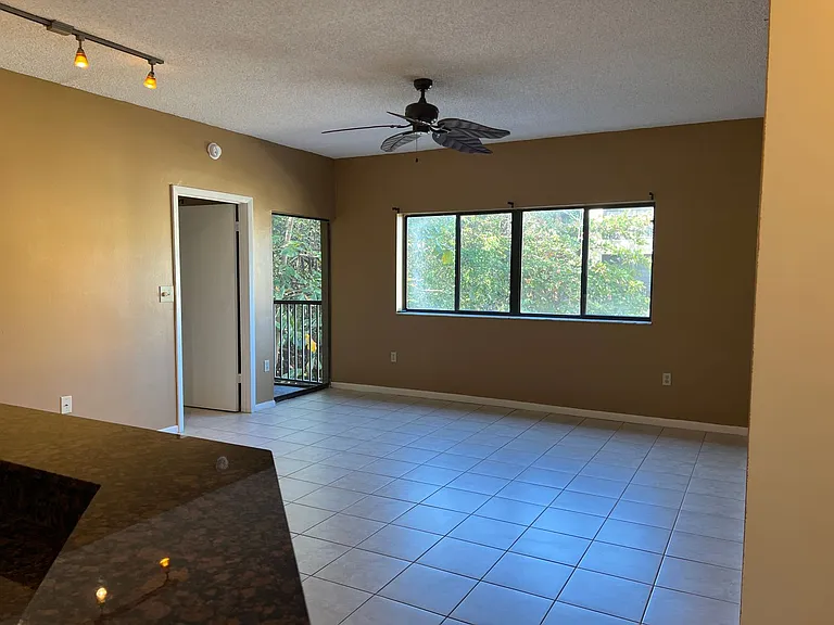 2445 SW 18th Ter #920 — Photo 7