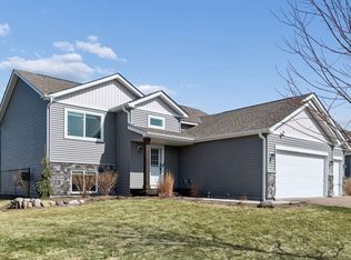 940 Lakewood Trl, Nya, MN 55397