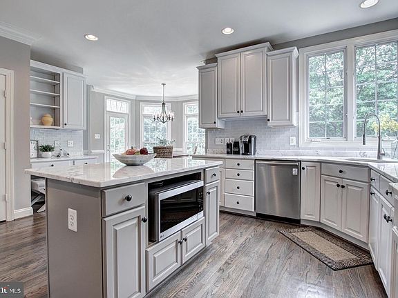 4th image of 10706 Ellies Ct